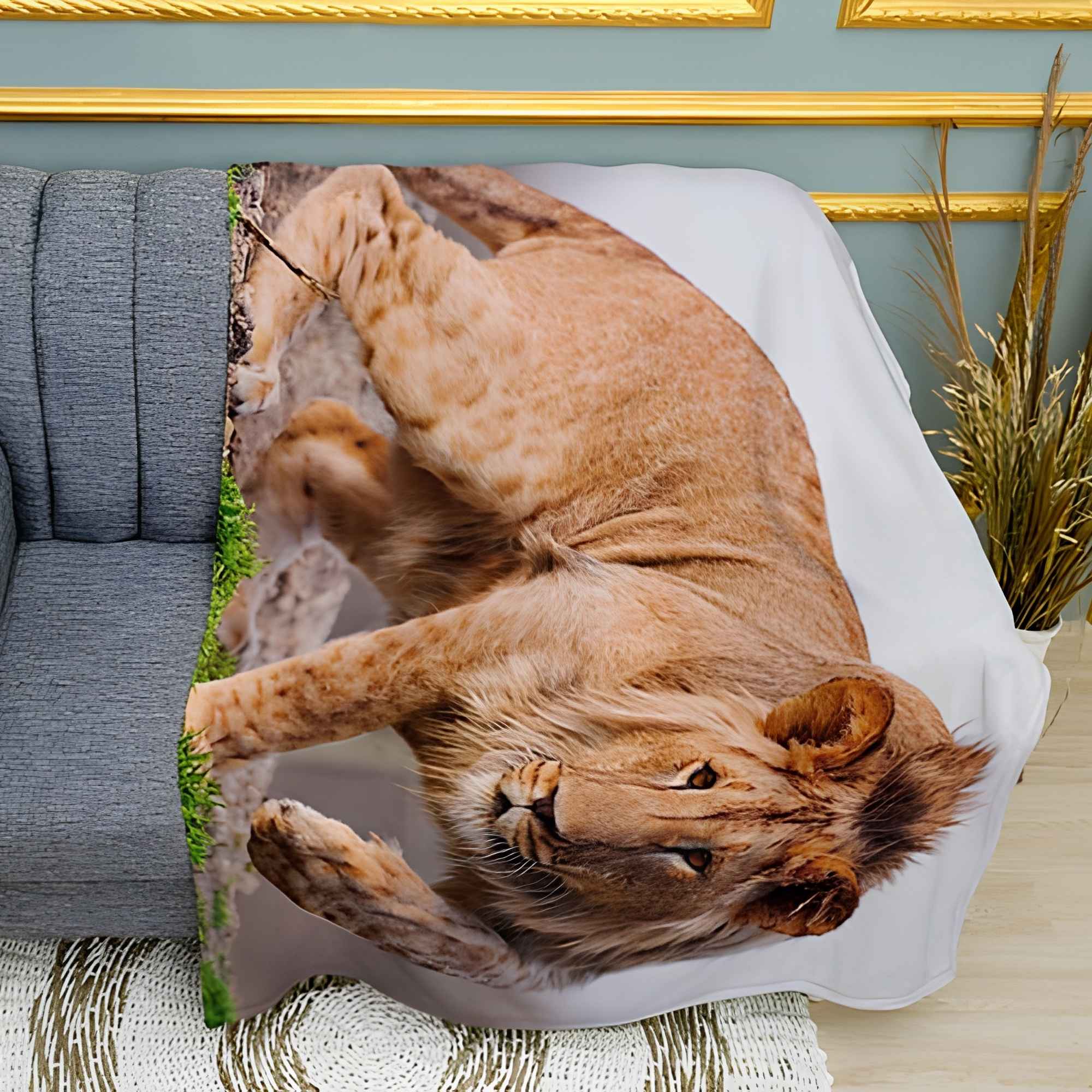 Big Lion Hunting Print Plush Fleece Throw Blanket